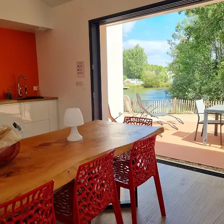 Grande Maison Design A Pied Vue