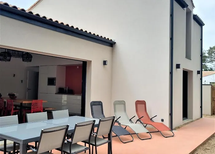 Maison Design En Bord De Proche Сasa de vacaciones