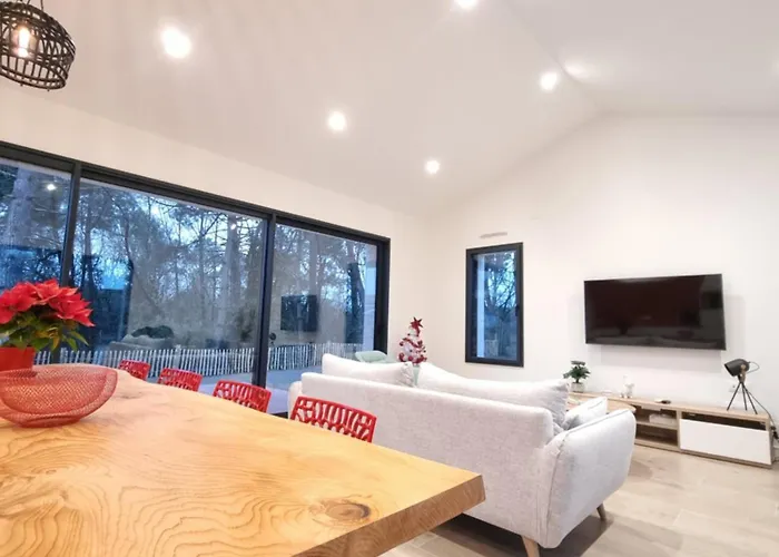 Maison Design En Bord De Proche Сasa de vacaciones