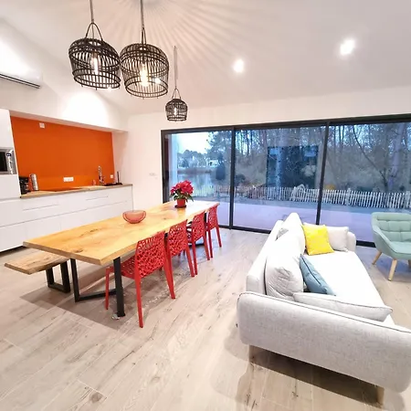 Maison Design En Bord De Holiday home *